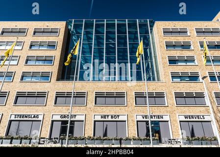 Laeken, Bruxelles / Belgio - 02 25 2019: Moderna facciata rettangolare dell'edificio Herman Teirlinck, l'ufficio amministrativo principale del Flem Foto Stock