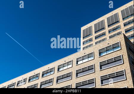 Laeken, Bruxelles / Belgio - 02 25 2019: Moderna facciata rettangolare dell'edificio Herman Teirlinck, l'ufficio amministrativo principale del Flem Foto Stock