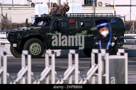 Sicurezza nel Parco Olimpico il giorno 16 dei Giochi Olimpici invernali di Pechino 2022 in Cina. Data foto: Domenica 20 febbraio 2022. Foto Stock