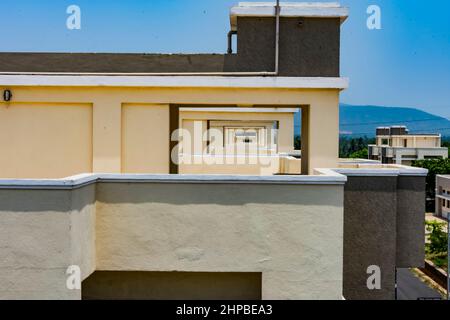 colony water tank close pattern view guardando creativo con un sacco di edifici alla volta. Foto Stock