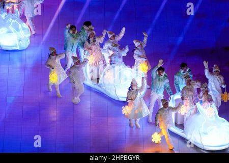 Pechino, Cina. 20th Feb 2022. PECHINO, CINA - FEBBRAIO 20: Artisti durante la cerimonia di chiusura durante i Giochi Olimpici di Pechino 2022 allo Stadio Nazionale il 20 febbraio 2022 a Pechino, Cina (Foto di Douwe Bijlsma/Orange Pictures) NOCNSF Credit: Orange Pics BV/Alamy Live News Foto Stock