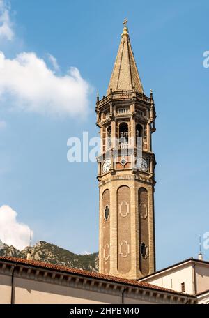 Campanile della Basilica di San Nicola a Lecco, Lombardia, Italia Foto Stock