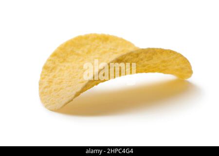Singolo patatine fritte in primo piano isolato su sfondo bianco Foto Stock