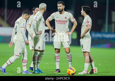 Il centrocampista algerino di Milano Ismael Bennacer, il forward francese di Milano Olivier Giroud, il difensore francese di Milano Theo Hernandez il difensore italiano Davide Calabria, il centrocampista italiano di Milano Sandro tonali durante la Serie Una partita di calcio tra Salernitana e Milano allo Stadio Arechi di Salerno, Italia meridionale, il 19 febbraio 2022. Foto Stock