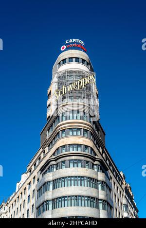 Madrid, Spagna - 3 ottobre 2020: Corsia dei taxi e degli autobus in Gran Via Avenue e Piazza Callao nel centro di Madrid Foto Stock