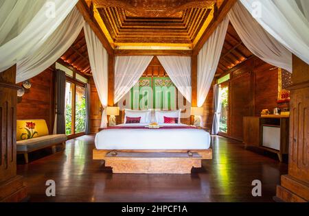 camera da letto in un resort di lusso a Bali Foto Stock