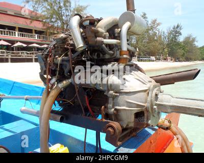 Samui, Thailandia - 23 aprile 2013: Vista del dettaglio della barca a coda lunga in Thailandia Foto Stock