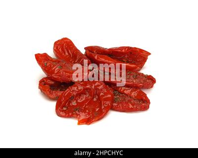Pomodori secchi isolato su sfondo bianco Foto Stock