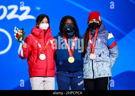 (L-R) Miho Takagi (JPN), Erin Jackson (USA), Angelina Golikova (ROC), 14 FEBBRAIO 2022 - Speed Skating : cerimonia della Medaglia delle Donne del 500m durante il Beiji Foto Stock