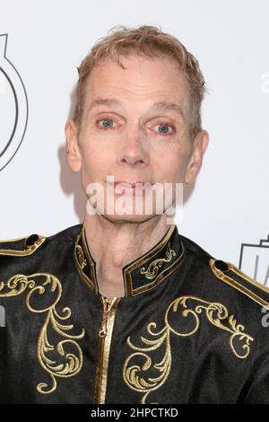 Beverly Hills, Stati Uniti. 19th Feb 2022. LOS ANGELES - FEBBRAIO 19: Doug Jones all'annuale 9th Make-Up Artisti & Hair stylists Guild Awards Arrivi al Beverly Hilton Hotel il 19 Febbraio 2022 a Beverly Hills, CA (Foto di Katrina Jordan/Sipa USA) Credit: Sipa USA/Alamy Live News Foto Stock