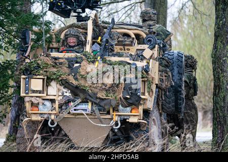 L'esercito britannico Supacat Jackal 4x4 assalto rapido, supporto antincendio e veicoli di ricognizione in un esercizio di addestramento militare, Wiltshire UK Foto Stock