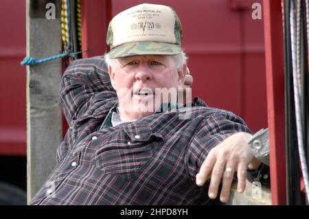 Coltivatore a swap meet in Paese Amish di Ohio, vendita di ciò che egli ha per i redditi in caduta dell'anno di coltivazione Foto Stock