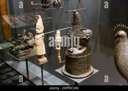 Collezione di oggetti familiari e culturali dell'Impero azteco al Weltmuseum di Vienna Foto Stock