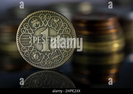 1944 Stacks Pesceta Coin spagnolo primo piano riflessione Foto Stock