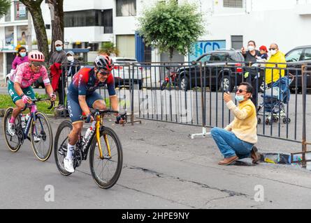 Richard Carapaz, ciclista ecuadoriana e medaglia d'oro alle olimpiadi di Tokyo finendo secondo della gara di strada degli uomini Ecuador in bicicletta d'oro, Quito, Ecuador. Foto Stock