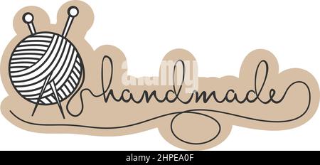 Etichetta O adesivo FATTO A MANO con sfera di lana e aghi di maglia isolati su sfondo bianco, illustrazione vettoriale Illustrazione Vettoriale