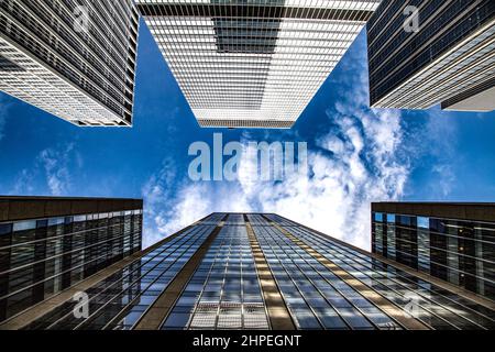 Dettagli architettonici moderni - skyline di New York - guardando verso l'alto Foto Stock
