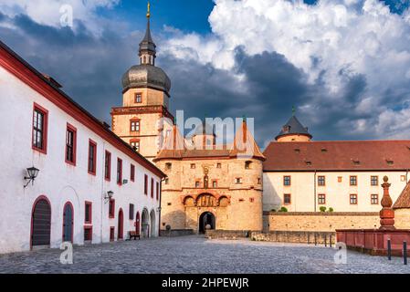 Wurzburg, Germania. Bella città medievale di Marienberg sulla famosa "strada Romantica" attrazione turistica in Baviera. Foto Stock