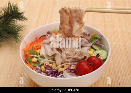 Insalata Shabu Shabu di maiale Foto Stock