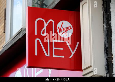 Viste generali di un negozio Virgin Money a Harrow, Londra, Regno Unito. Foto Stock