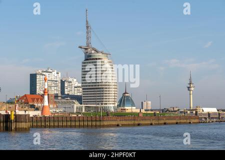 Bremerhaven Skyline con Atlantic Hotel Sail City Foto Stock