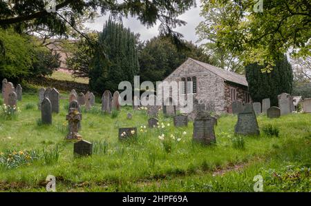 ST JOHN'S IN THE VALE, CUMBRIA, INGHILTERRA - 14 MAGGIO 2010: St John's Church and Cimitero in St John's in the vale vicino a Keswick nel lago inglese di Foto Stock