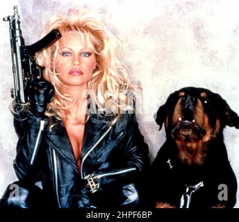 PAMELA ANDERSON in FILO METALLICO (1996), diretto DA DAVID HOGAN. Credit: Polygram Filmed Entertainment / Album Foto Stock