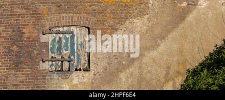 Muro con finestra e bar da Fortrtess Buitensluis a Numansdorp Paesi Bassi. Foto Stock