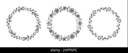 Set di corone floreali primavera isolate su sfondo bianco. Cornici rotonde floreali. Illustrazione vettoriale disegnata a mano in stile doodle. Perfetto per carte, inviti, decorazioni, logo, vari disegni. Illustrazione Vettoriale