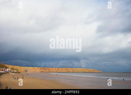 Tempesta di grandine all'orizzonte a Filey nel North Yorkshire Foto Stock