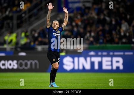 Milano, Italia. 20 febbraio 2022. Federico Dimarco del FC Internazionale gesticola durante la Serie Una partita di calcio tra FC Internazionale e US Sassuolo. Credit: Nicolò campo/Alamy Live News Foto Stock