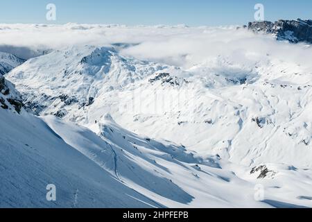 Scialpinismo nella riserva naturale di Aiguilles Rouges, Chamonix, Francia Foto Stock