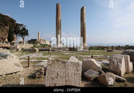 Tyr, Libano. 20th Feb 2022. Una vista del sito archeologico romano, Tyr, Libano, 20 febbraio 2022. Tyr (chiamato anche Sour) è la quarta città del Libano, dopo Beirut, Tripoli e Saida, e la capitale del Distretto Tyr nel Governatorato del Sud controllato da Hezbollah. (Foto di Elisa Gestri/Sipa USA) Credit: Sipa USA/Alamy Live News Foto Stock