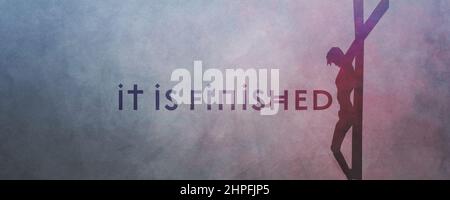 le 'è finito' con una sagoma ravvicinata di Gesù Cristo crocifisso sulla croce del Calvario. Simbolo del Venerdì Santo Foto Stock