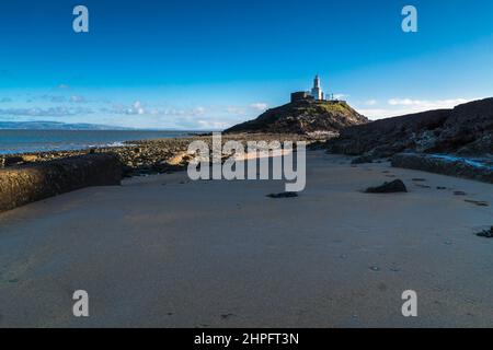 Mumbles Lighthouse arroccato su headland Rock, Swansea Wales UK. Gennaio 2022 Foto Stock