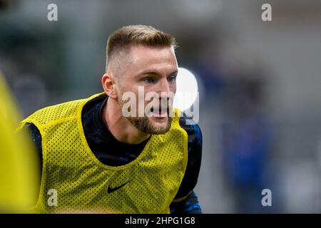 Milano, Italia. 20th Feb 2022. Milano Skriniar di Inter si sta riscaldando prima della Serie A match tra Inter e Sassuolo a Giuseppe Meazza di Milano. (Photo Credit: Gonzales Photo/Alamy Live News Foto Stock