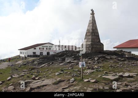 Vertice di la Rhune, monumento all'ascensione dell'imperatrice Eugenie nel 1859 & Benta Udako Etxea ristorante / caffè / bar, Francia Foto Stock