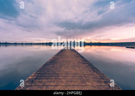 Skyline di Mantova visto dal molo Foto Stock