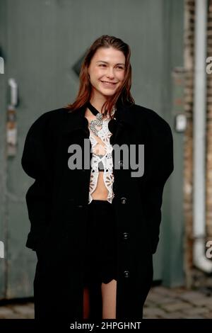 Street Style, Sophia Roe arrivo alla settimana della moda di Copenaghen Autunno-Inverno 2022-2023, Danimarca, il 2nd febbraio 2022. Foto di Marie-Paola Bertrand-Hillion/ABACAPRESS.COM Foto Stock