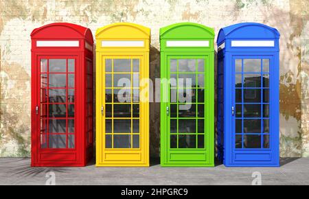 Cabina telefonica inglese multicolore su sfondo muretto in mattoni Foto Stock