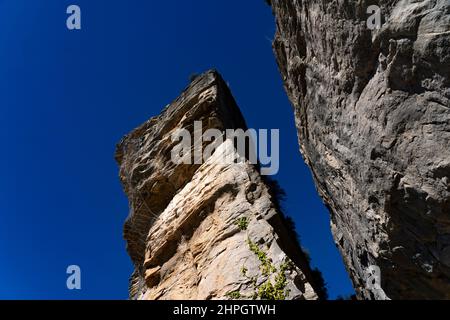 Pas de la Foradada, Sant Miquel del Fai, un monastero del 11th secolo nei monti Cingles del Berti, nei pressi di Barcellona. È stato un Bien de interés C. Foto Stock