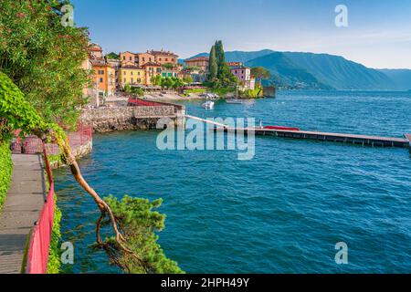 Varenna, il borgo lombardo degli amanti sul lago di Como Foto Stock