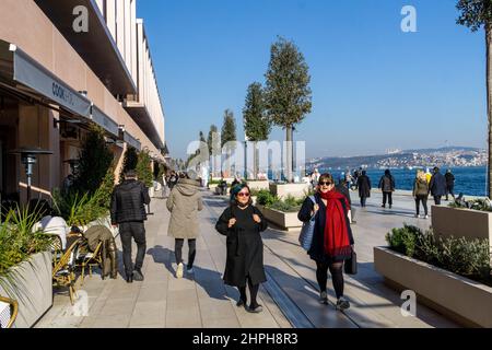 21 febbraio 2022: Galataport Istanbul, uno dei più grandi progetti in Turchia, ha iniziato a servire i visitatori e diventare un centro di attrazione. Galataport è un porto per navi da crociera e un hotel a uso misto attualmente in fase di sviluppo nel quartiere Galata di Istanbul, Turchia, il 21 febbraio 2022. Si trova sulla sponda europea dello stretto di Bosforo, alla confluenza con il Corno d'Oro. (Credit Image: © Tolga Ildun/ZUMA Press Wire) Foto Stock