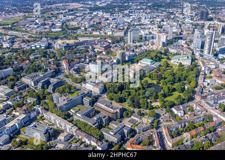 Vista aerea, vista sul centro città di Essen con demolizione Ypsilon-Haus della sede centrale RWE Essen così come giardino della città con sala filarmonica Essen in Foto Stock