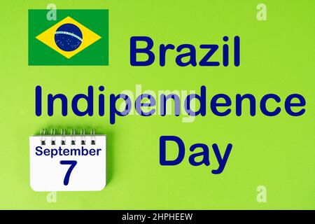 La celebrazione della Giornata dell'Indipendenza del Brasile con la bandiera del Brasile e il calendario che indica il 7 settembre Foto Stock