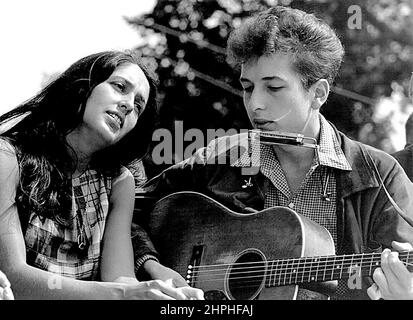 Joan Baez e Bob Dylan, marcia per i diritti civili su Washington, D.C. ca. 28 agosto 1963 Foto Stock