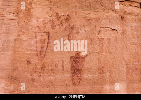 Il Flying Carpet Pictograph Panel è un pannello di arte rupestre dipinto in stile Barrier Canyon in un canyon remoto nel Canyonlands National Park dello Utah. È es Foto Stock