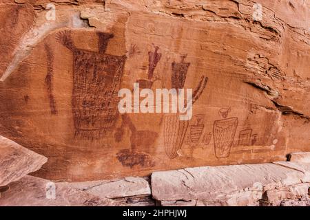 Il Flying Carpet Pictograph Panel è un pannello di arte rupestre dipinto in stile Barrier Canyon in un canyon remoto nel Canyonlands National Park dello Utah. È es Foto Stock