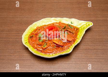 Jalfrezi è un curry tipico indiano a base di carne e verdure tritate, di solito peperoni, cipolle e pomodori, e spezie. Foto Stock