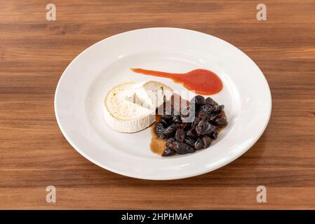 Il formaggio di capra è un formaggio morbido, bianco, cremoso, senza gli occhi, che fonde, con diversi tempi di maturazione e può essere con o senza cotenna, essendo questo bianco Foto Stock